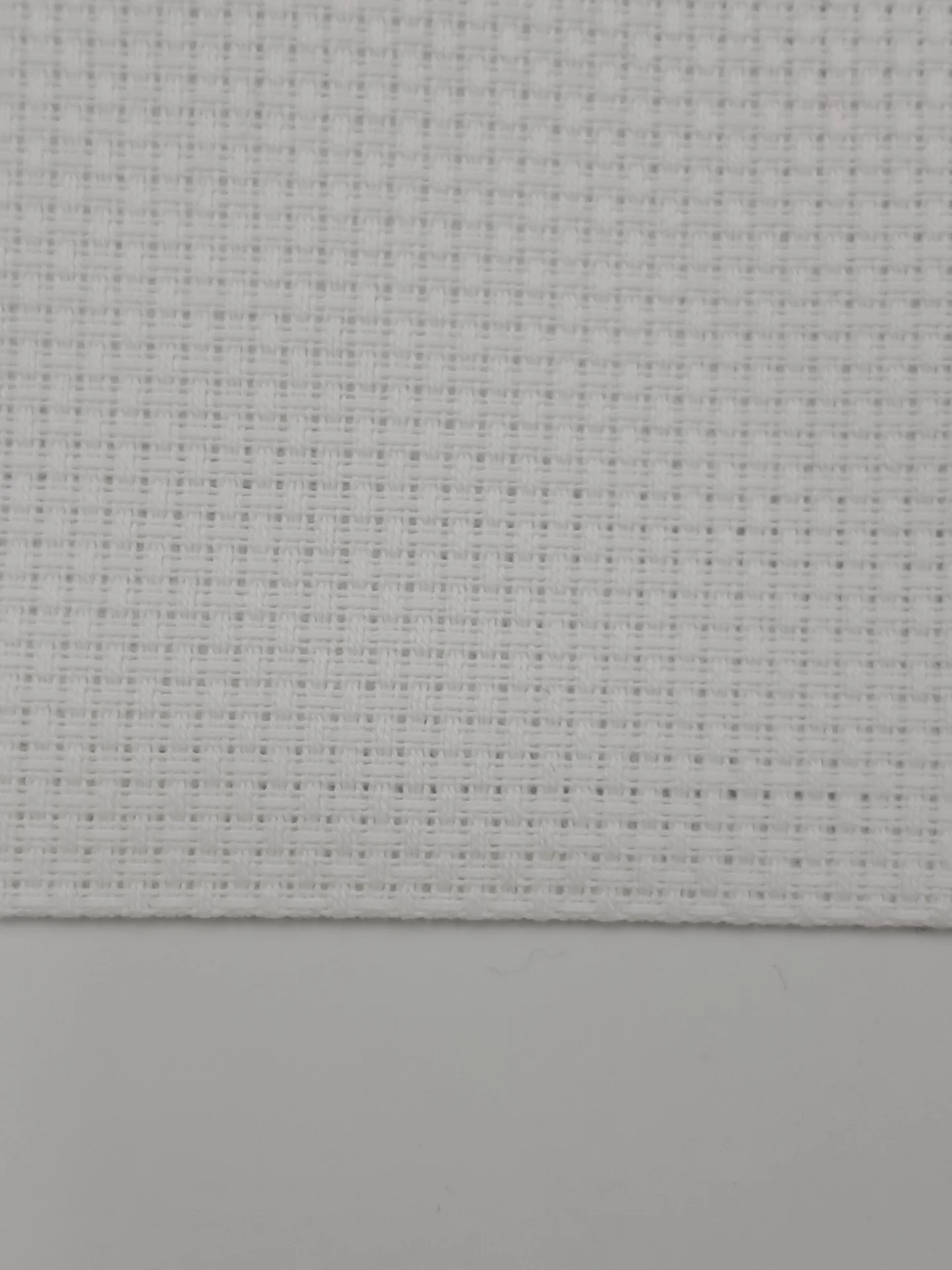 Aida 11 Count Col. 100 White