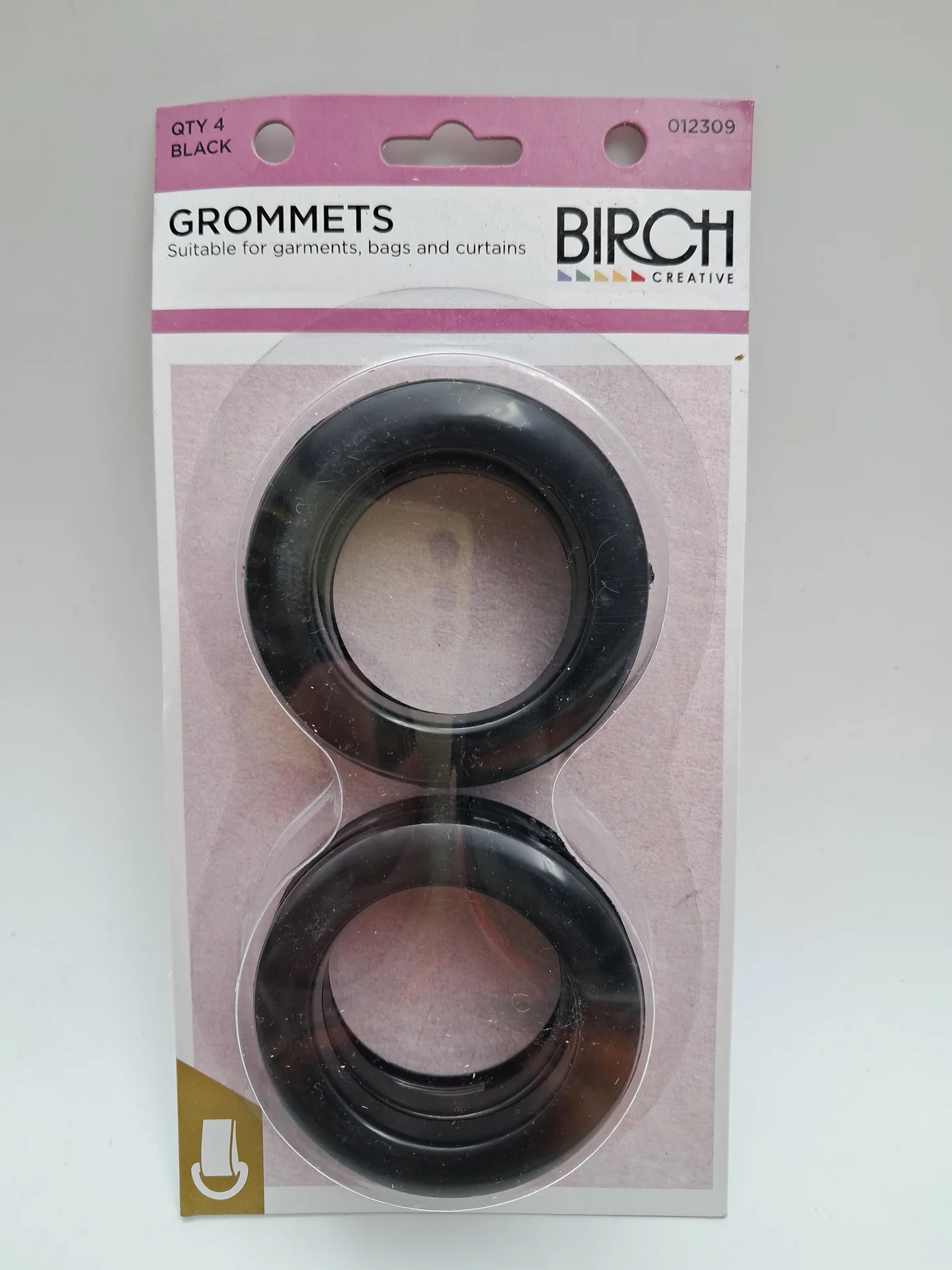Birch Plastic Grommets Black 012309