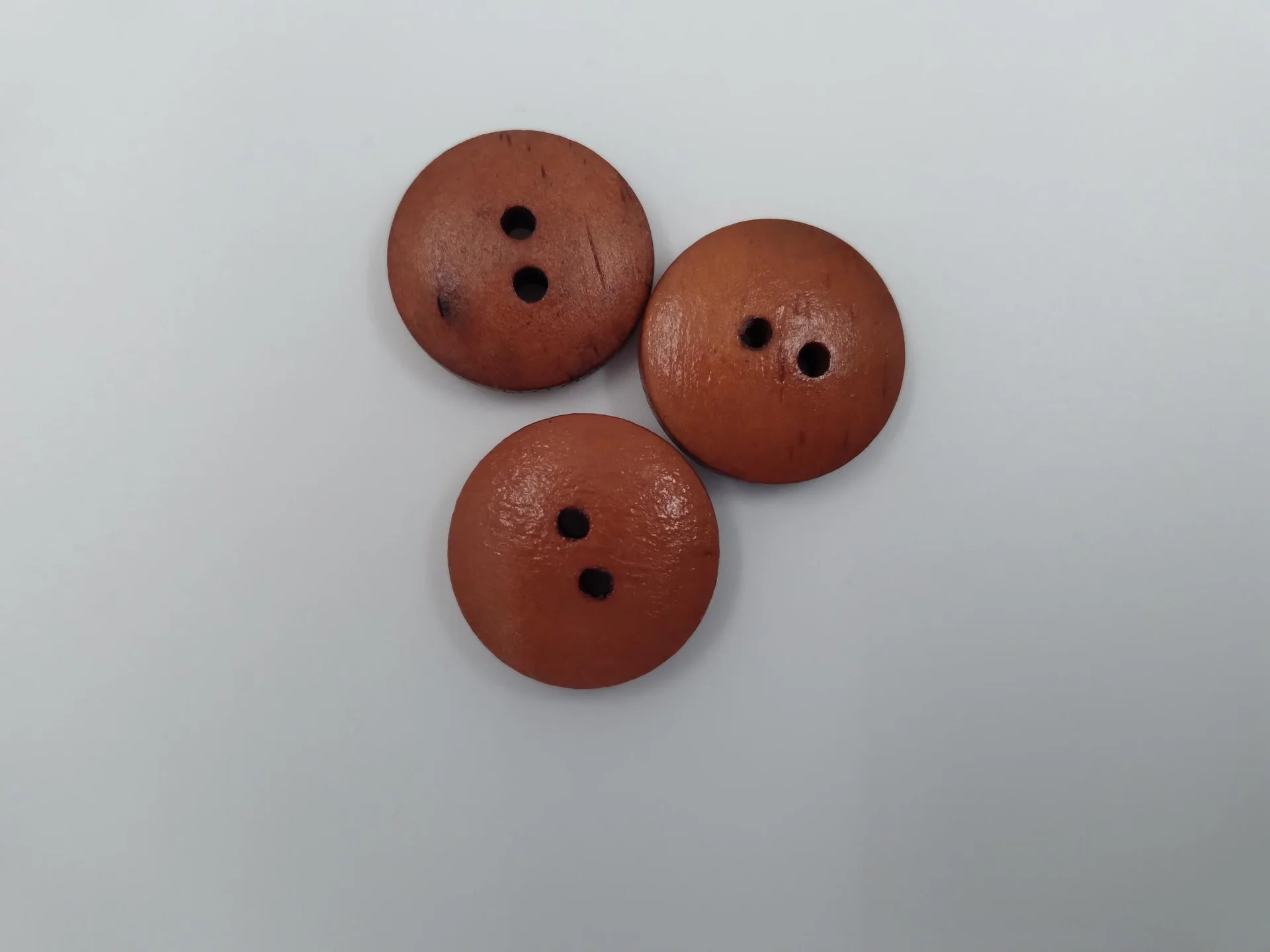 Button 2114 2 Hole Mid Brown Wood Look
