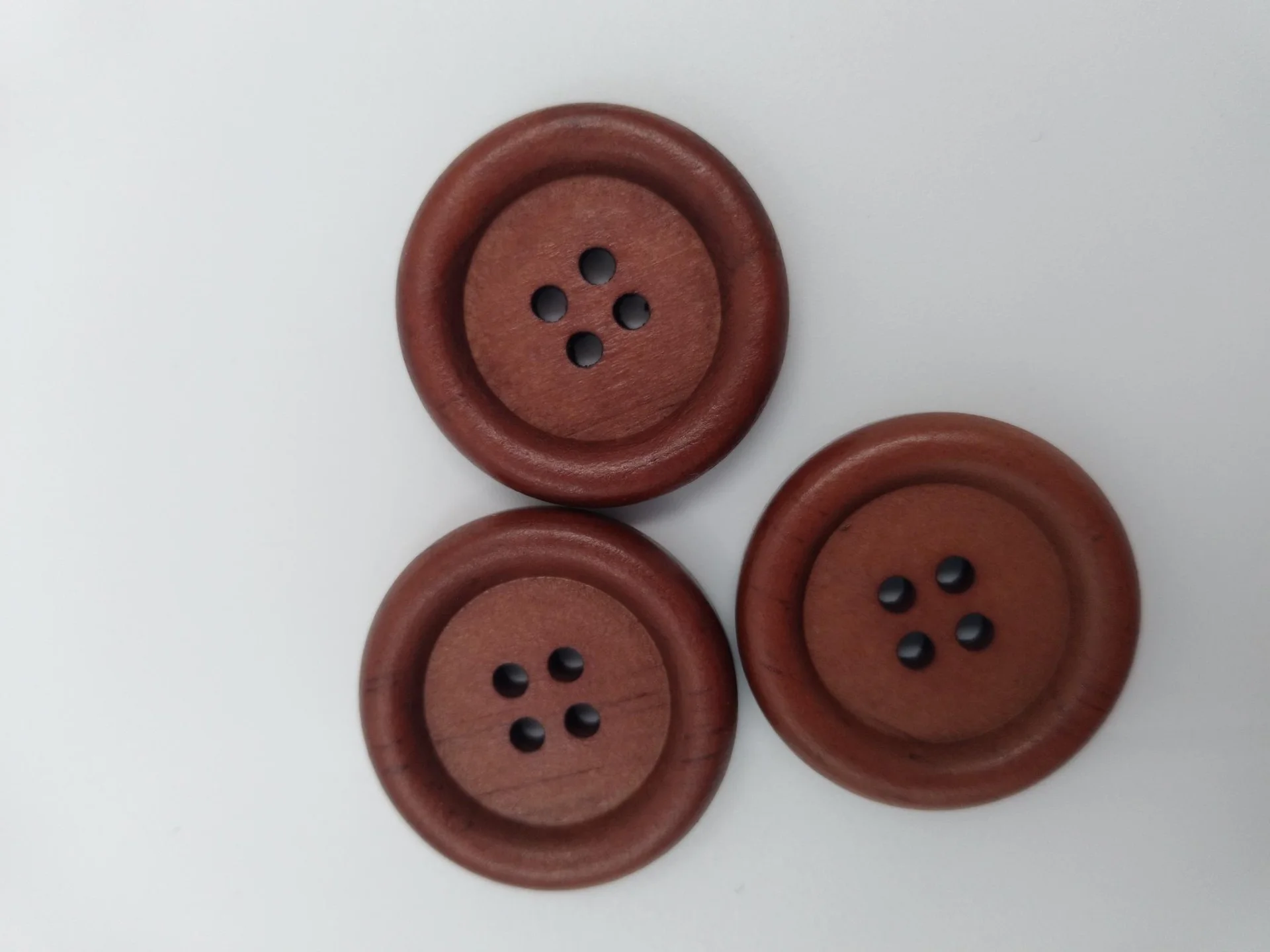 Button 2128 Xlge 4hole Dk Wood