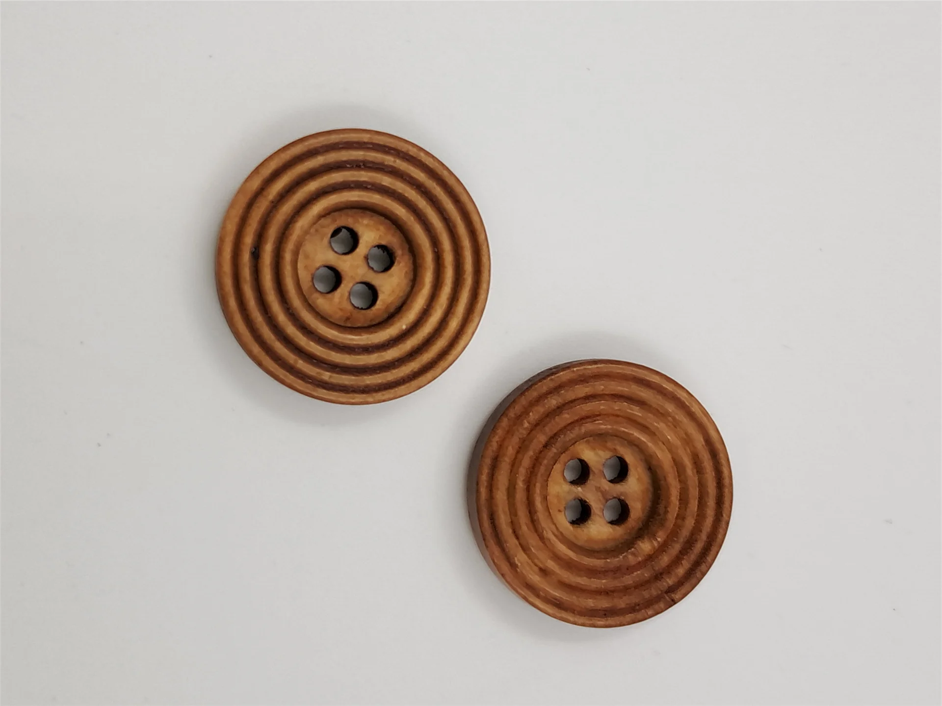Button 25LB20 Light Brown Circular 20mm
