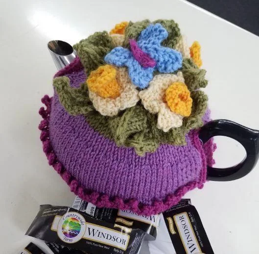 Countrywide Pattern P306 Daffy Tea Cosy 8 Ply