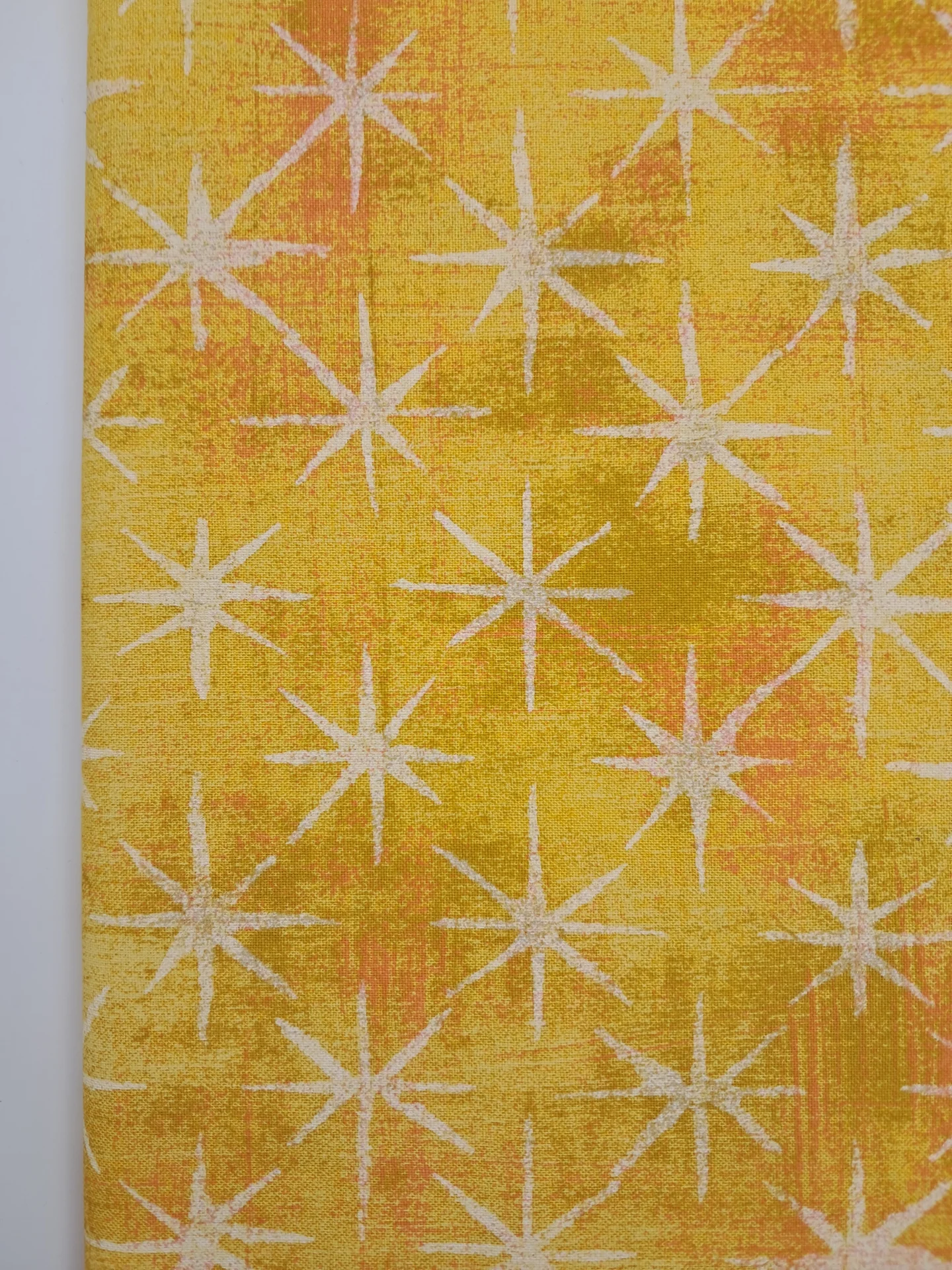 Grunge Stars Yellow Gold