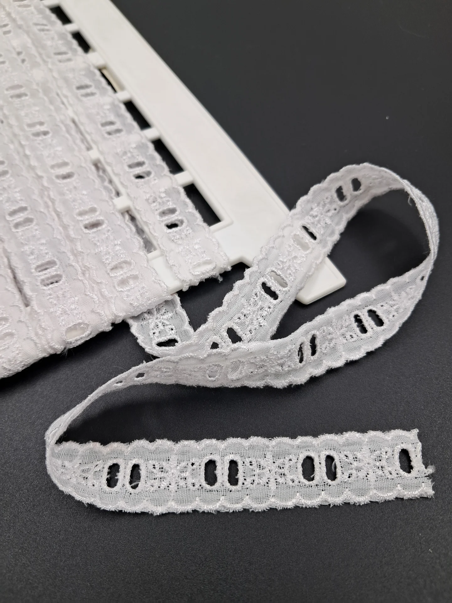 Lace Cambric 20mm White 65240