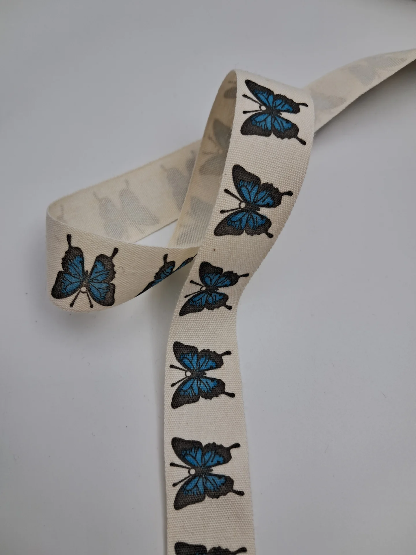Ribbon Butterfly Natural 20mm