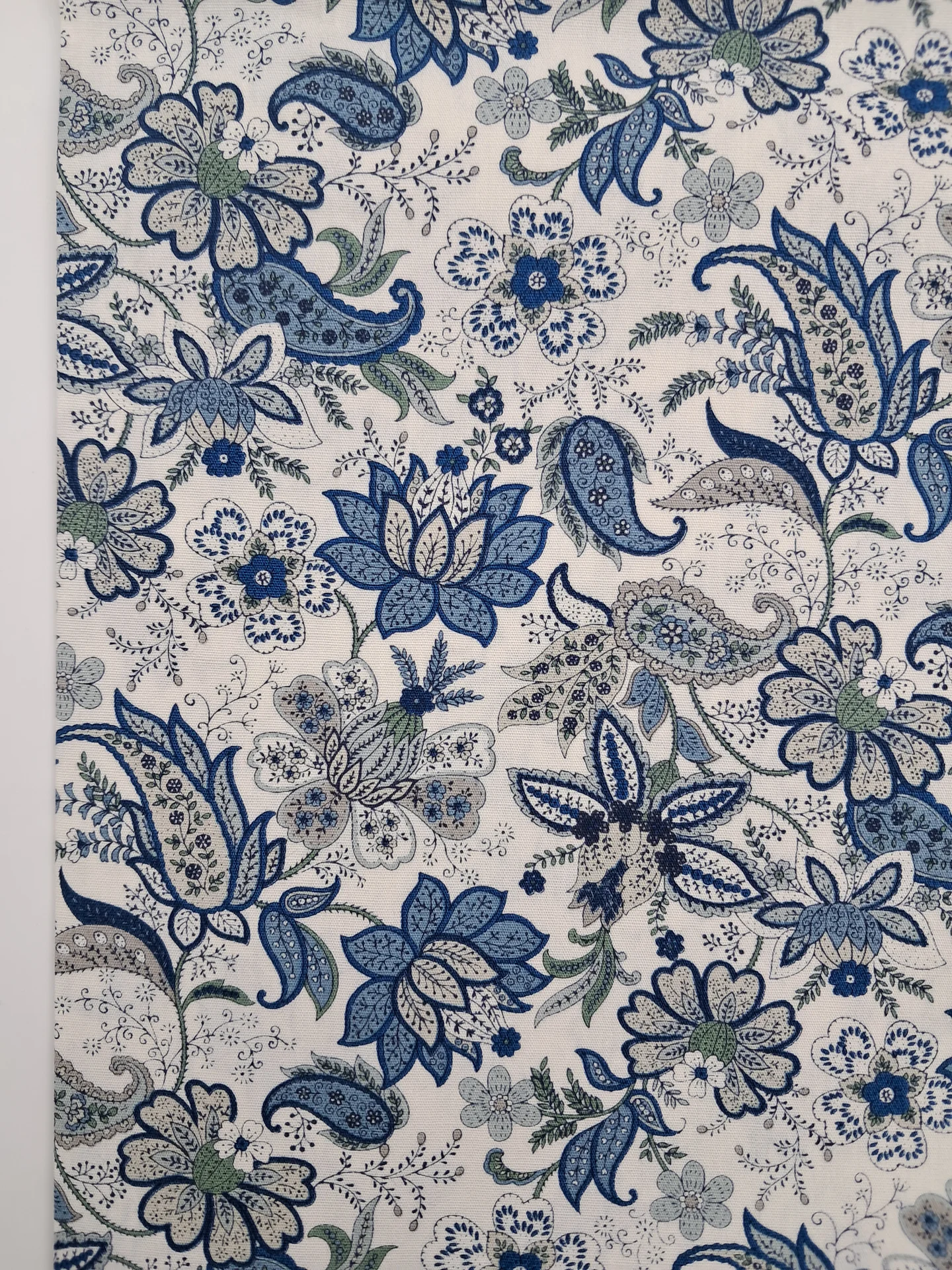 Shapes Paisley Aoiro White
